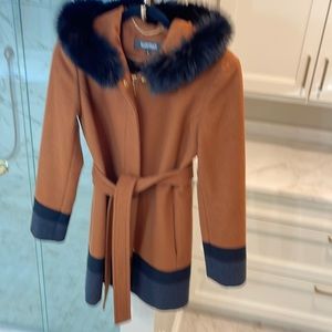 Ellen Tracy coat. Hooded with black fur.color blocked brown/ black/ grey.
